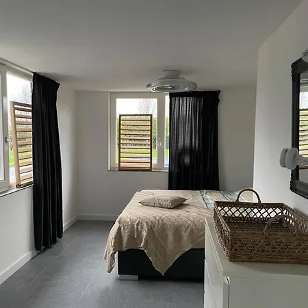 Bij De Buuren Guest house Dirksland