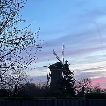 Πανσιόν Bij De Buuren 4*