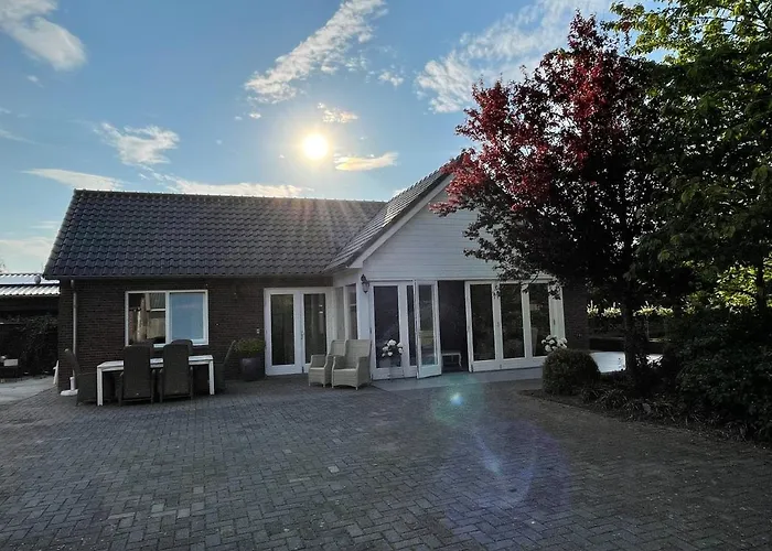 Bij De Buuren Guest house