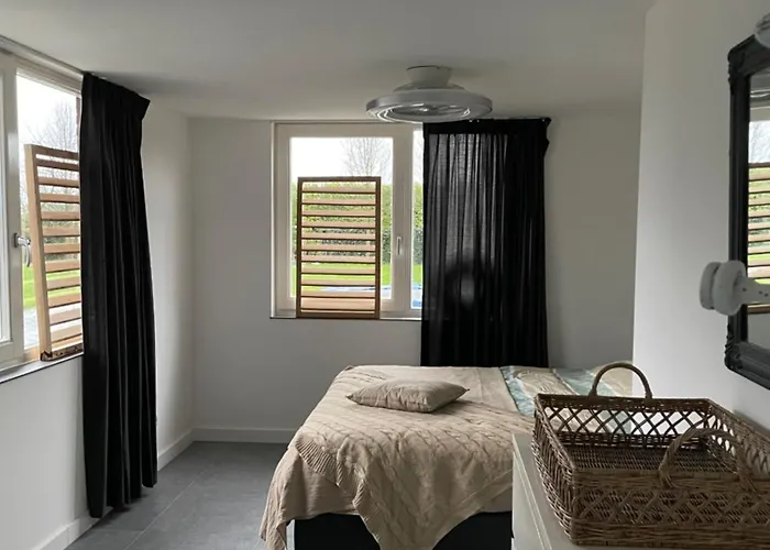 Bij De Buuren Guest house Dirksland