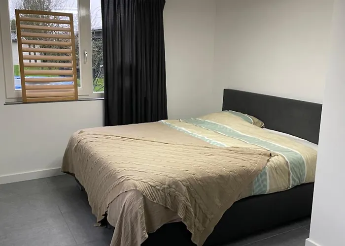 Bij De Buuren Guest house Dirksland