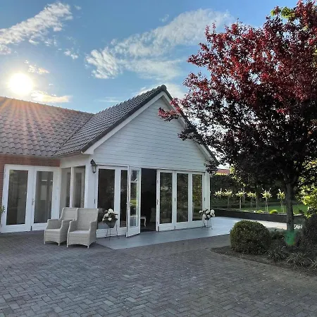 Pensionat Bij De Buuren 4*