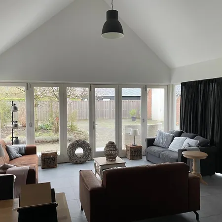 Bij De Buuren Pensionat 4*