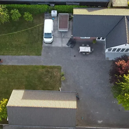 Bij De Buuren Pensionat 4*